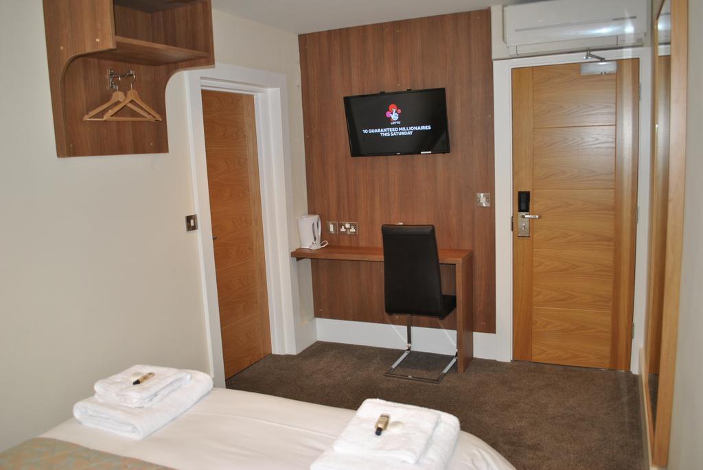 Hotel Dreams